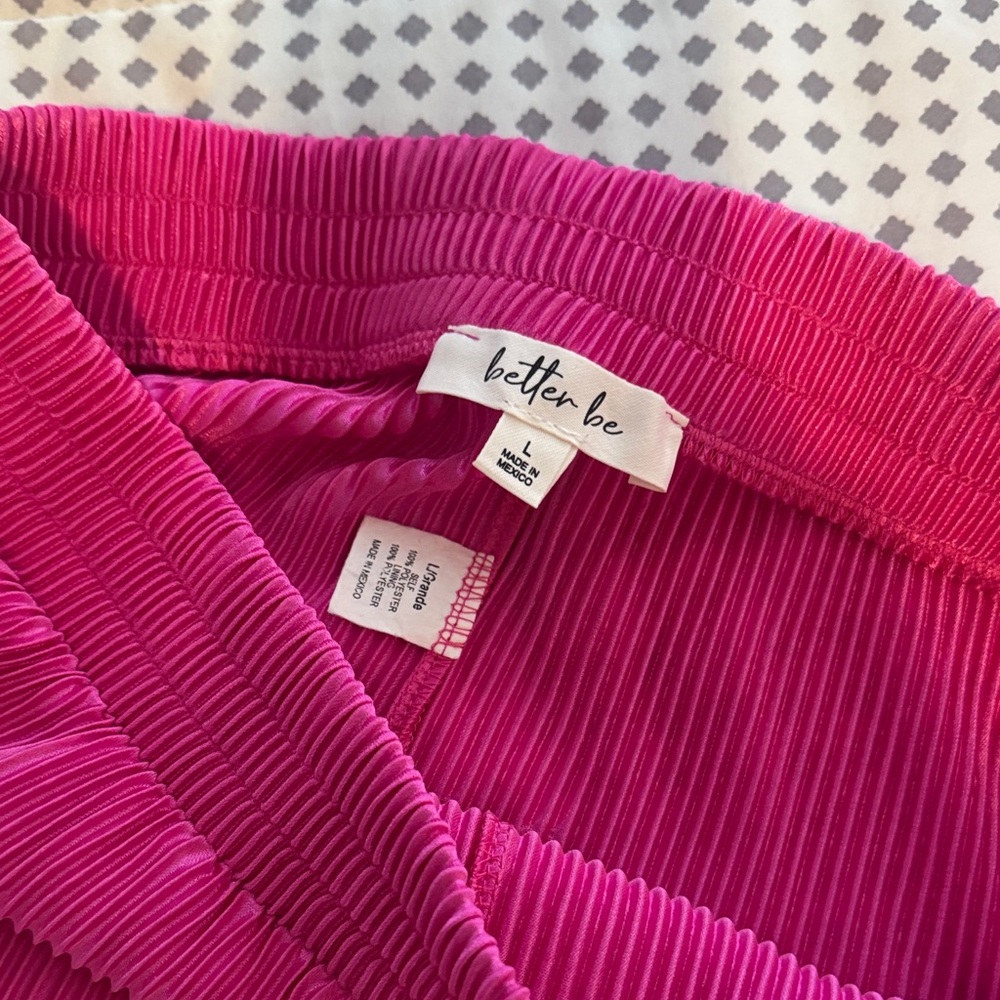 Pink Pleated Set of Crop Top and Pants - Picture 8 of 9